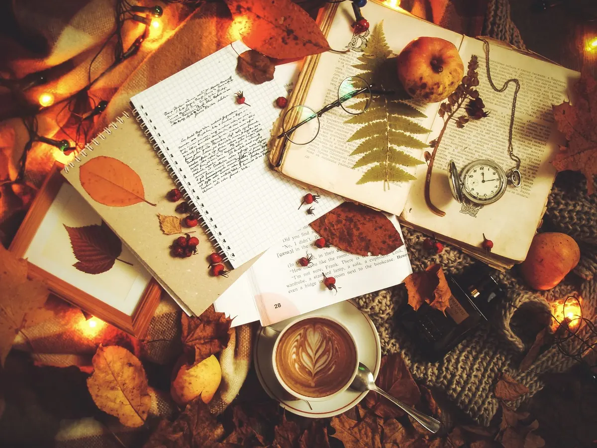 30 Autumn Writing Prompts for UK Writers: Seasonal Ideas for Fiction and Memoir